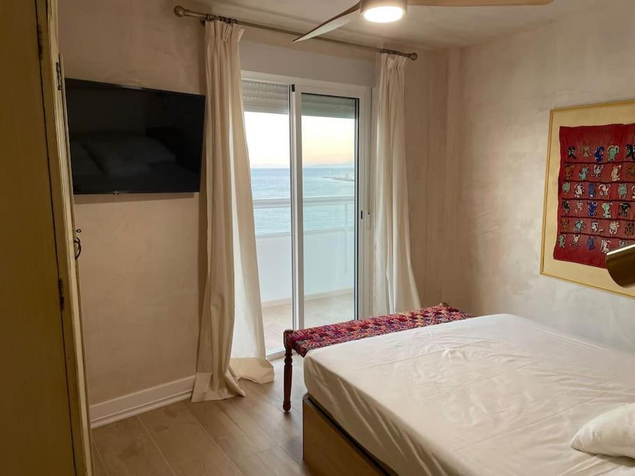 Maravilloso Apartamento En Primera Linea De Playa. Torreguadiaro Exterior photo